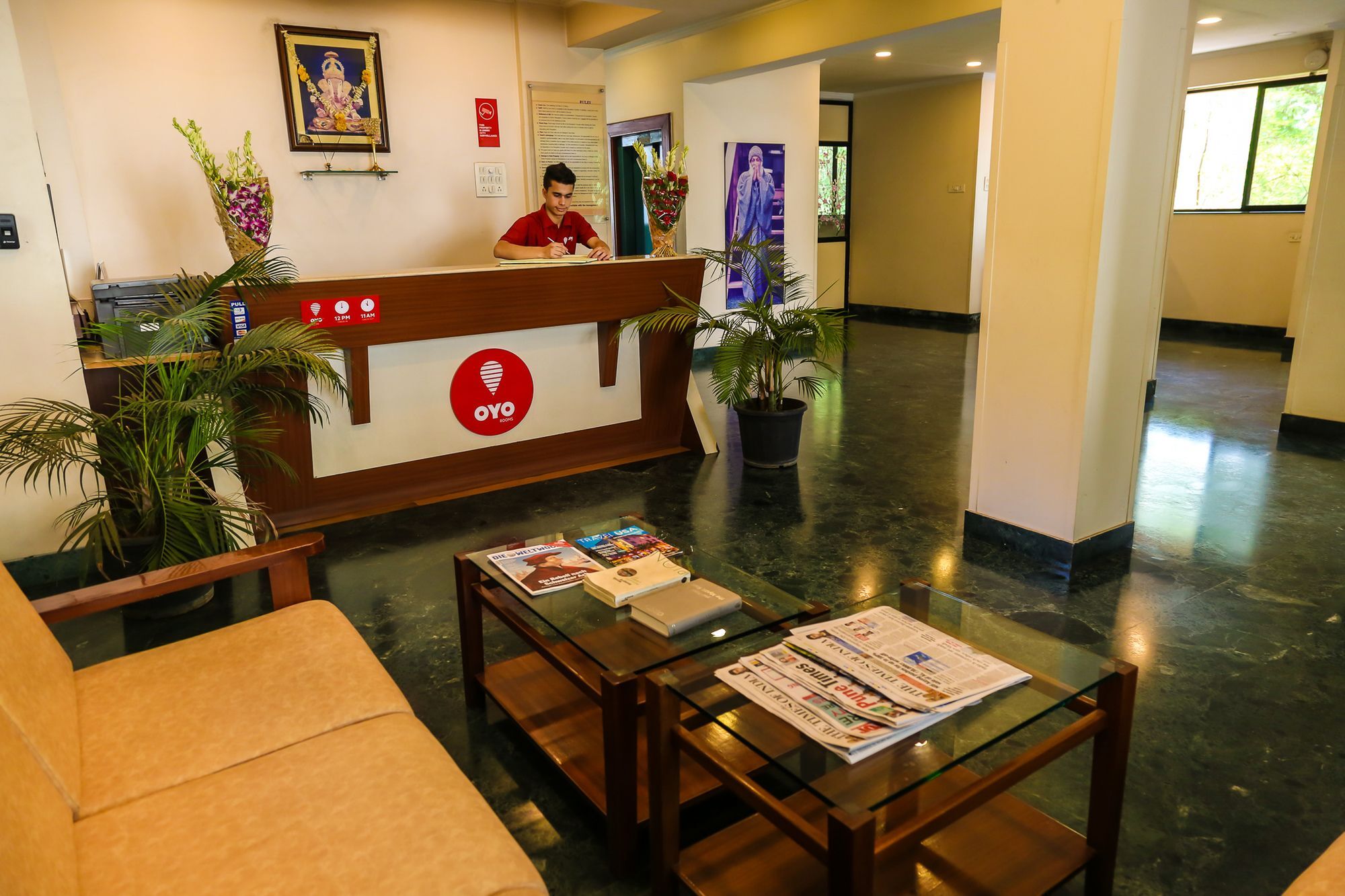 Hotel Lotus Пюн Екстериор снимка